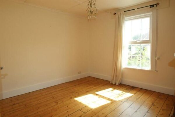 2 Bedroom Cottage - Alice Lane, Burnham