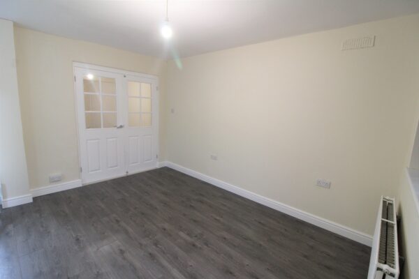 4 Bedroom House - Aylesbury Crescent, Slough