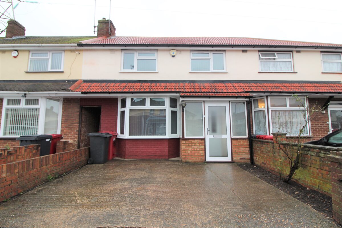 4 Bedroom House - Aylesbury Crescent, Slough