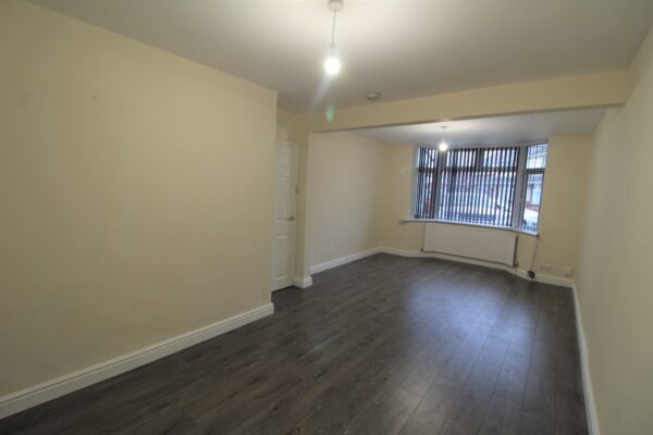 4 Bedroom House - Aylesbury Crescent, Slough