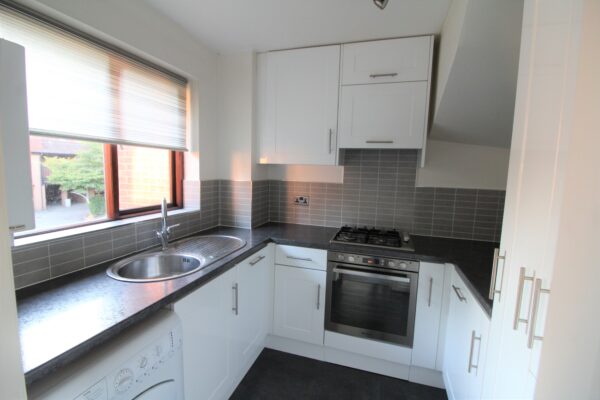 2 Bedroom Split-Level Flat - Victoria Street, Slough SL1 1TJ