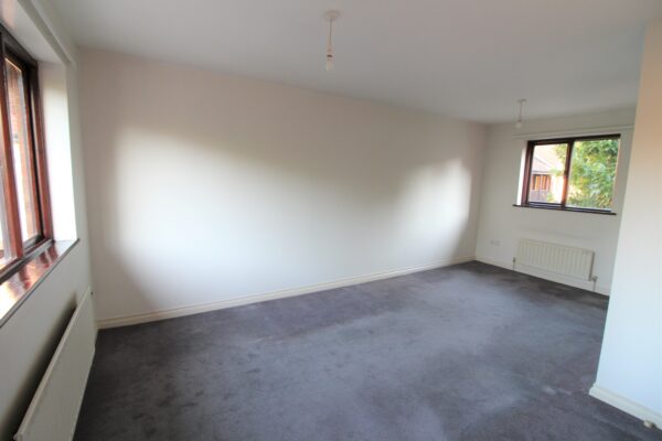 2 Bedroom Split-Level Flat - Victoria Street, Slough SL1 1TJ