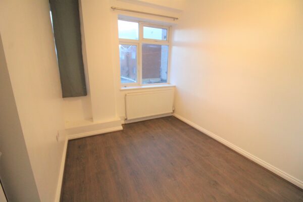 2 Bed Flat - Farnham Road, Slough