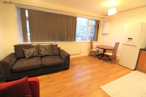 2 Bed Flat - Farnham Road, Slough