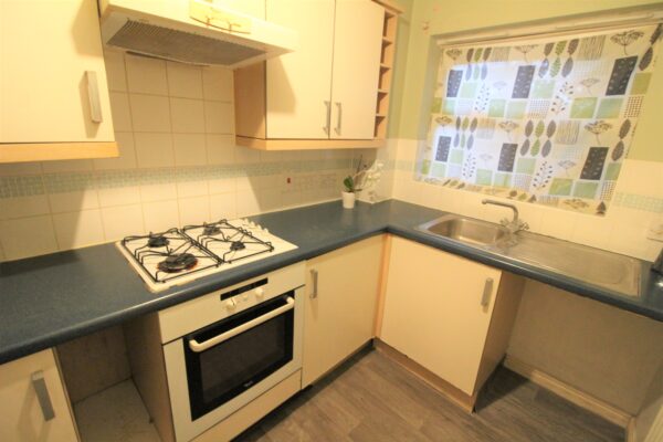 2 Bedroom Flat - Sydenham Gardens, Slough