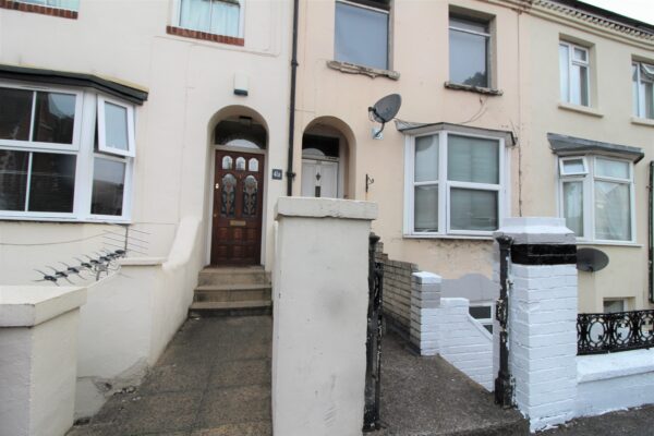 1 Bedroom Flat - Hencroft Street South, Slough