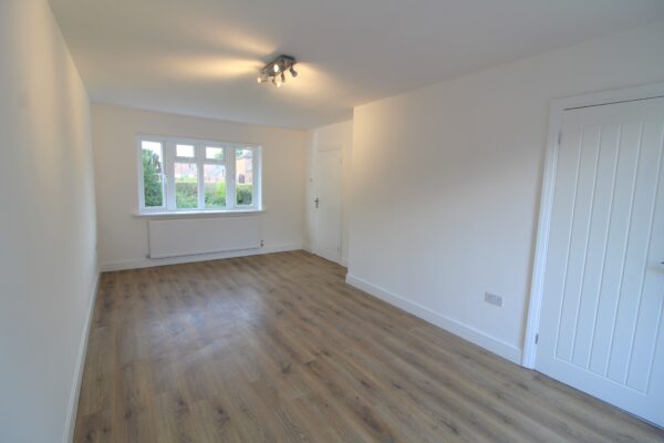 2 Bed House - Knolton Way, Slough