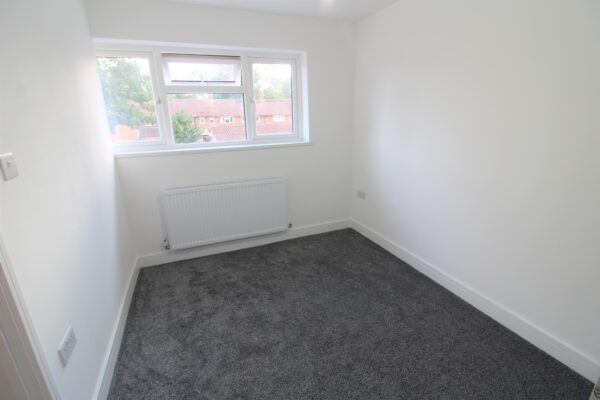 2 Bed House - Knolton Way, Slough