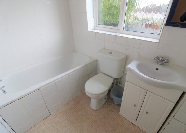 1 Bedroom House - Sycamore Walk, Englefield Green