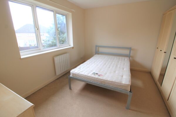 1 Bedroom House - Sycamore Walk, Englefield Green