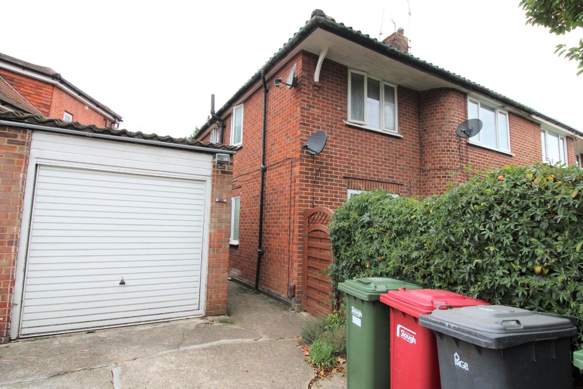 2 Bedroom Maisonette - Lansdowne Avenue, Slough