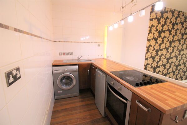 1 Bedroom Flat - Sussex Place, Slough