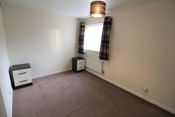 2 Bed House - Littlebrook Avenue, Slough