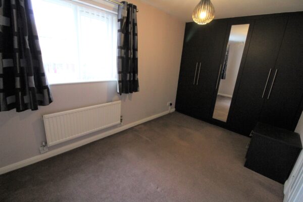 2 Bed House - Littlebrook Avenue, Slough