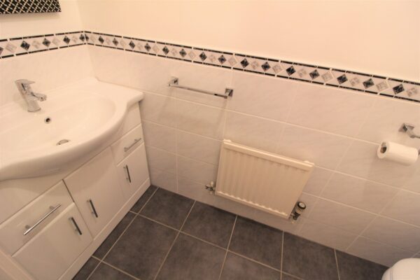 2 Bed House - Littlebrook Avenue, Slough