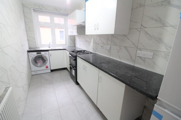 2 Bed Flat - Burnham Lane, Slough