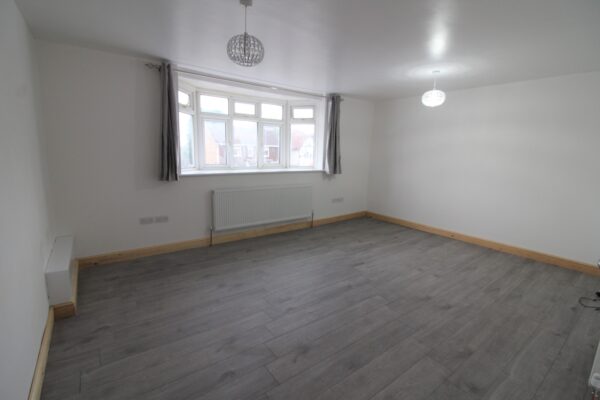 2 Bed Flat - Burnham Lane, Slough