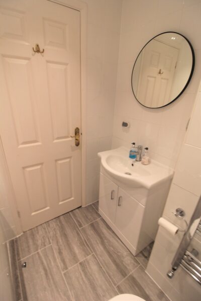 2 Bed House - Littlebrook Avenue, Slough