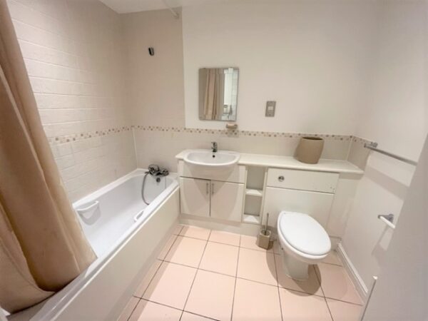 2 Bed 2 Bathroom Apartment - Broadway, West Ealing