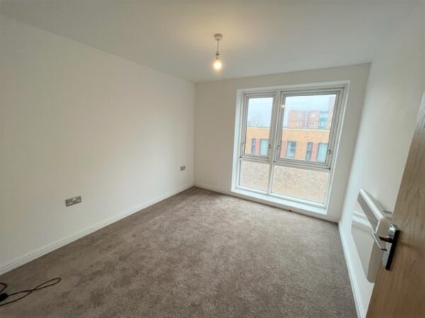 2 Bed 2 Bathroom Apartment - Broadway, West Ealing