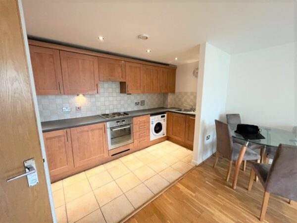 2 Bed 2 Bathroom Apartment - Broadway, West Ealing