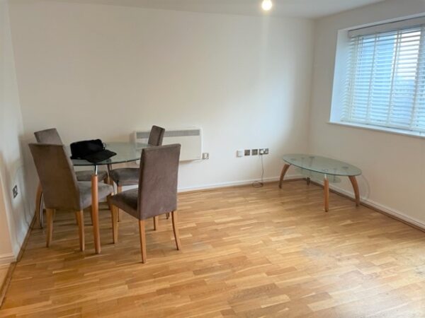 2 Bed 2 Bathroom Apartment - Broadway, West Ealing