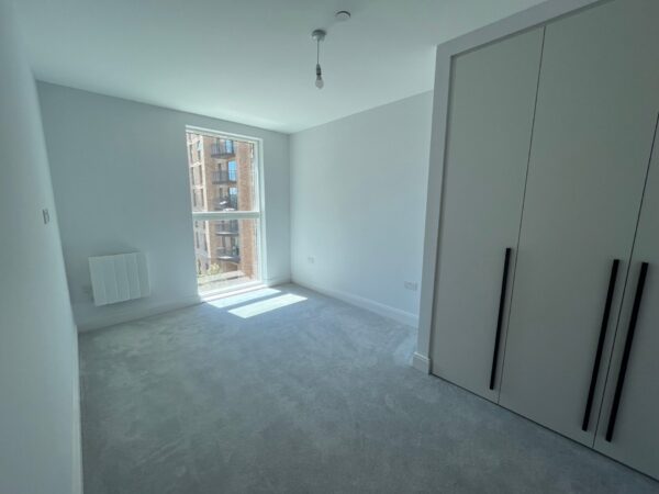 2 Bed 2 Bath Apartment - Memorial Avenue, Slough