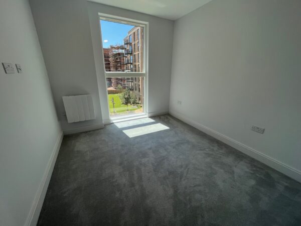 2 Bed 2 Bath Apartment - Memorial Avenue, Slough