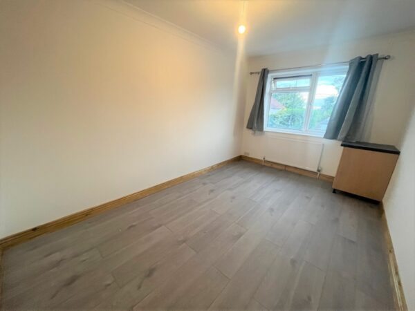 2 Bedroom Flat - Burnham Lane, Slough