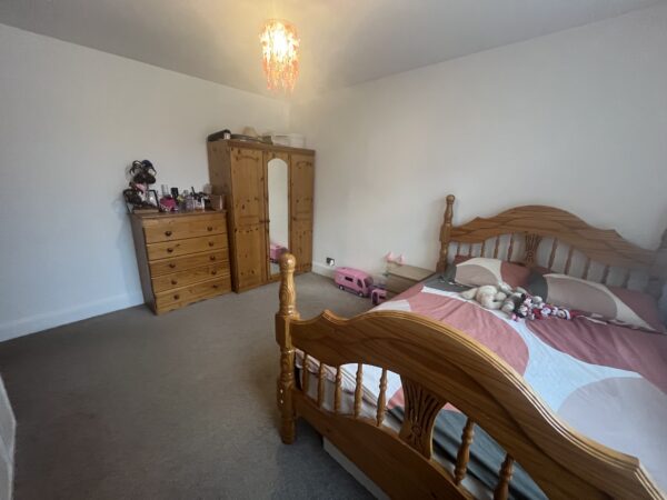 3 Bedroom House - London Road, Langley