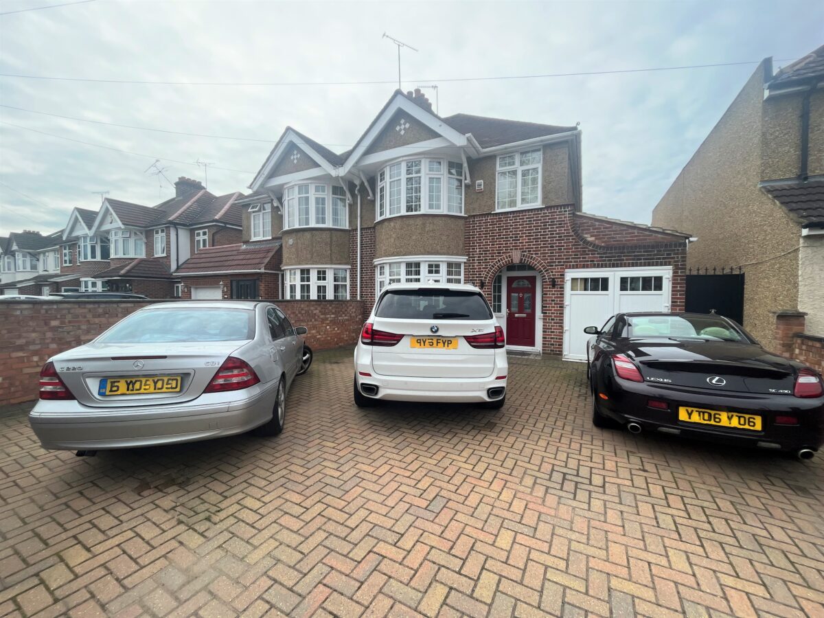 3 Bedroom House - London Road, Langley