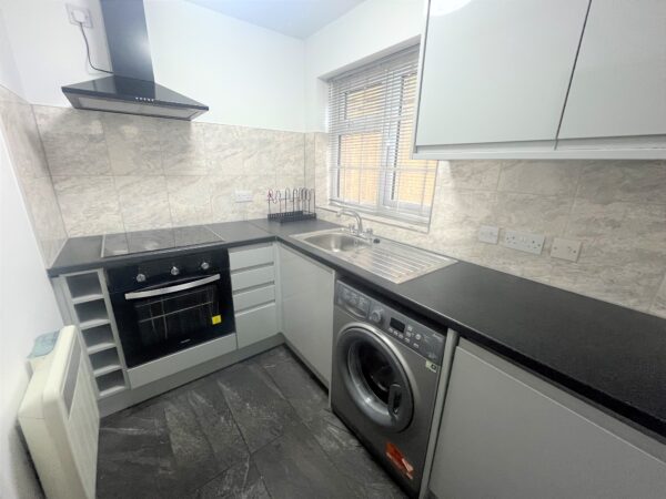 Studio Flat - Burnham Lane, Slough