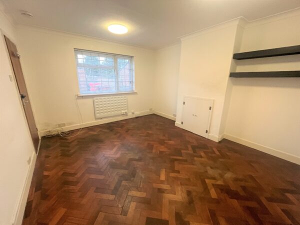 Studio Flat - Burnham Lane, Slough