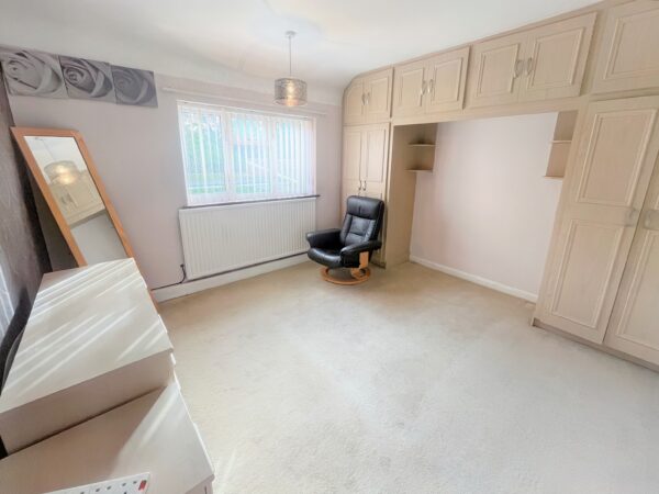 4 Bedroom House - Warwick Avenue, Slough