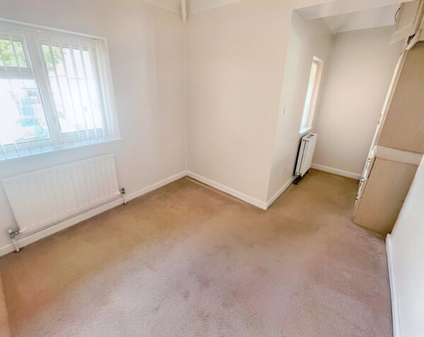 4 Bedroom House - Warwick Avenue, Slough