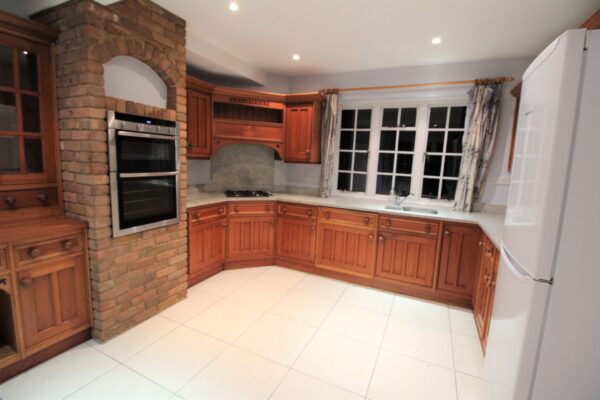 4 Bedroom Detached House - Gerrards Cross Road, Stoke Poges - SHORT TERM LET