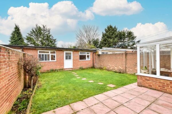 4 Bedroom House - Warwick Avenue, Slough