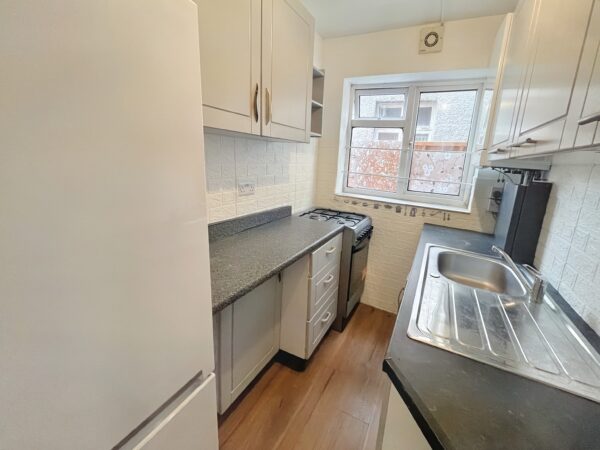 2 Bedroom Flat - Faraday Road, Slough