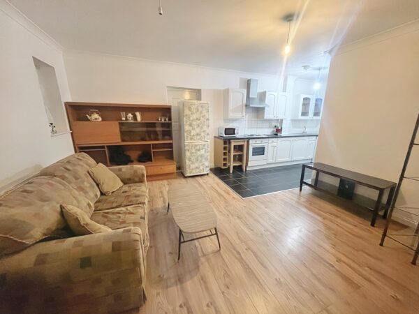 1 Bedroom Flat - Pitts Road, Slough