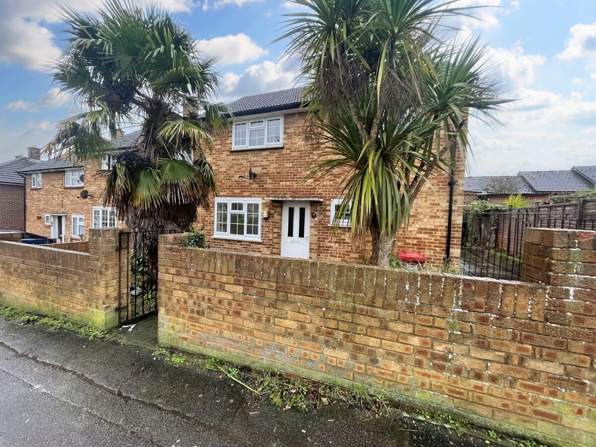 3 Bedroom House - Chatfield, Slough