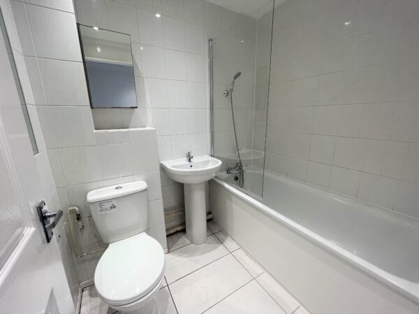 2 Bedroom House - Pearl Gardens, Slough