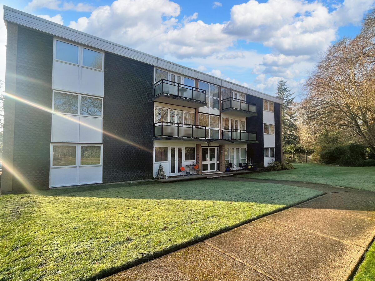 3 Bedroom Flat - West End Lane, Stoke Poges