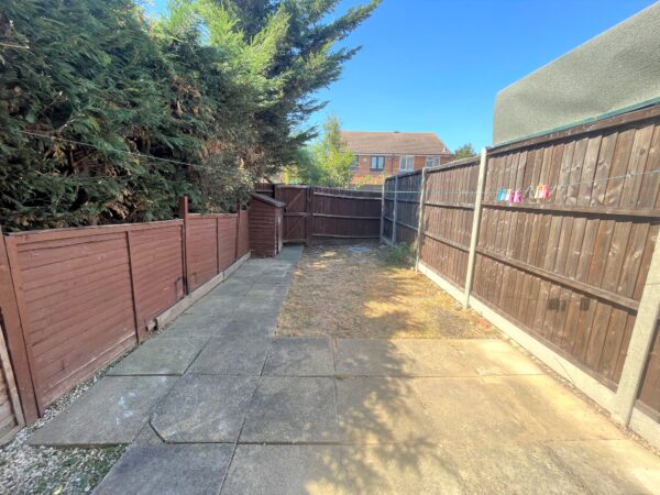 2 Bedroom House - Pearl Gardens, Slough