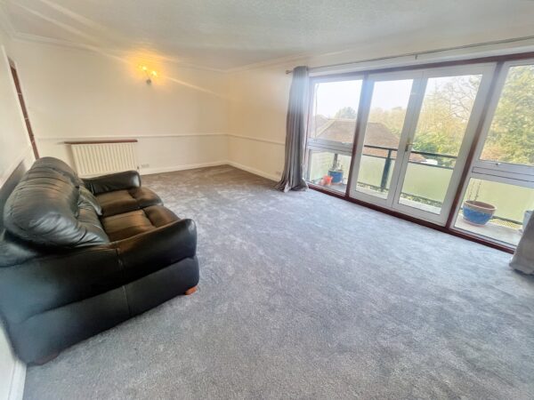 3 Bedroom Flat - West End Lane, Stoke Poges