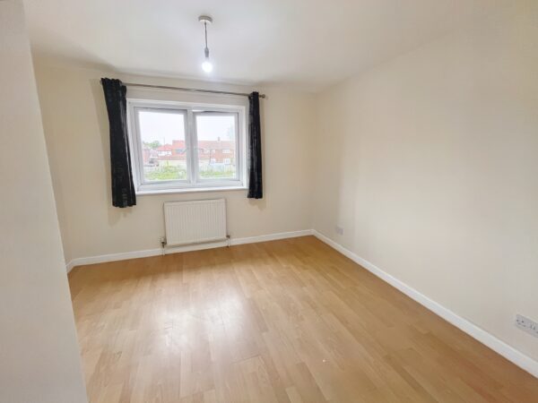 2 Bedroom Flat - Hull Close, Slough