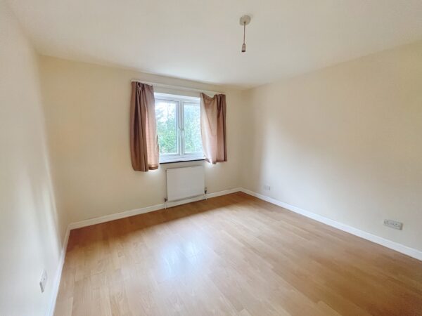 2 Bedroom Flat - Hull Close, Slough