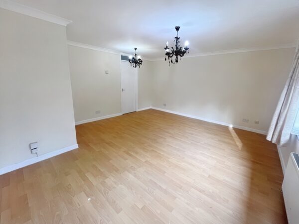 2 Bedroom Flat - Hull Close, Slough