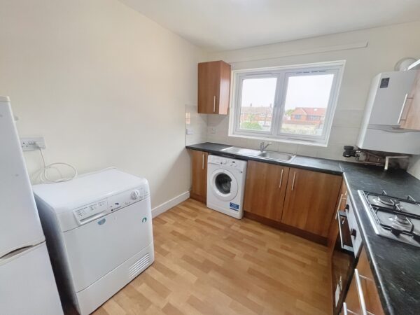 2 Bedroom Flat - Hull Close, Slough