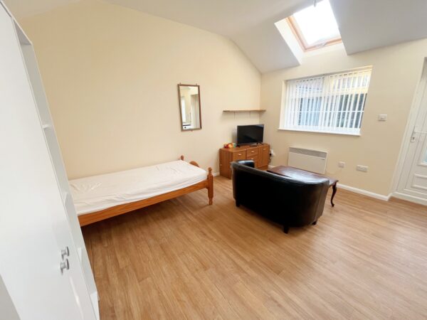 Studio Flat - Lowbrook Drive, Maidenhead