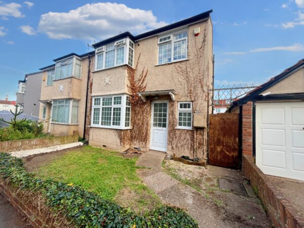 3 Bedroom House - Oakley Crescent, Slough